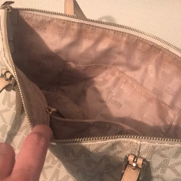 Michael Kors Handbag - Picture 5 of 8